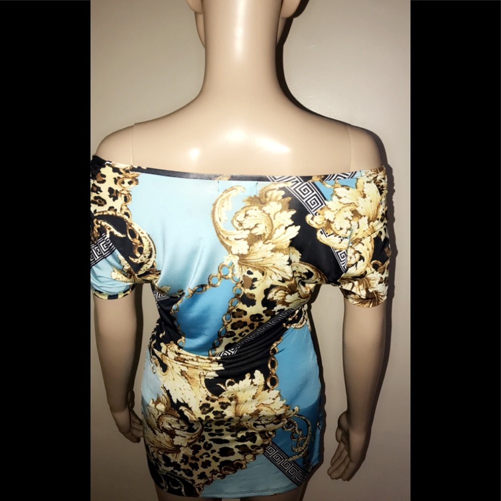 Carmen Marc Valvo blouse with print. - Picture 6 of 7
